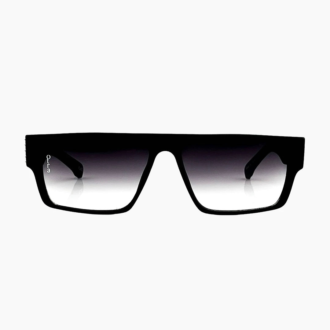 Izzy Delux Black/Smoke Fade