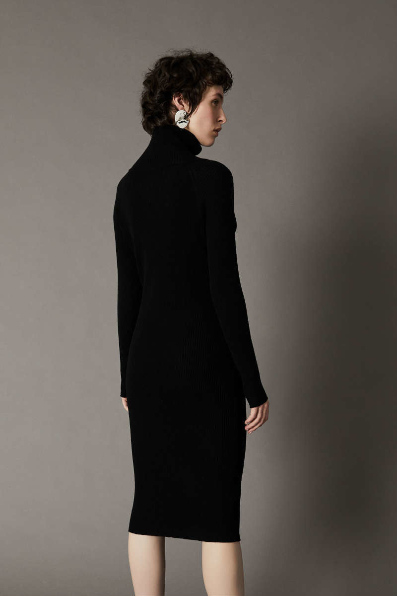 FITTED KNIT DRESS W/COLLAR