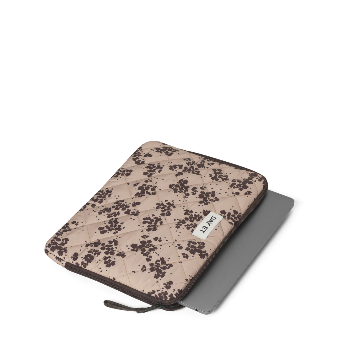 Day Gweneth RE-Q Buca Folder13