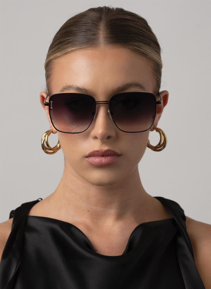 Rita Black/Smoke Fade