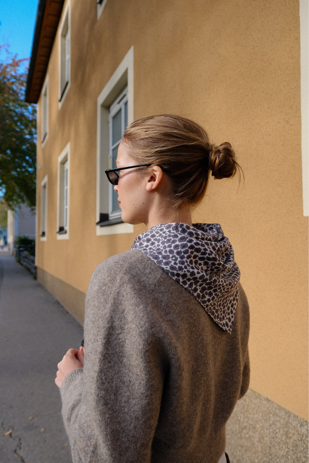 Wool Leo Scarf White, Grey & Black 65x65