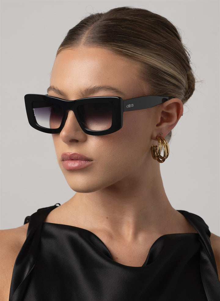 Marsha Black/Smoke Fade